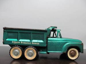 lot 266 image: Vintage 1950s-60s STRUCTO Hydraulic Dump Truck