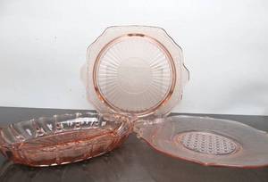 lot 269 image: 3 Vintage PINK Genuine Depression Glass 