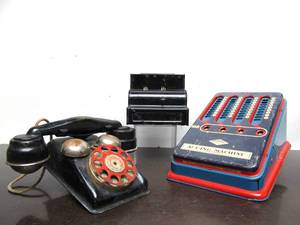 lot 271 image: Group of Vintage Tin & Steel Toys
