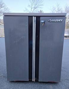lot 284 image: HUSKY Metal Garage Tool Chest