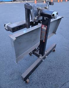 lot 285 image: Heavy Duty BIG RED 1500lb Folding Engine Stand