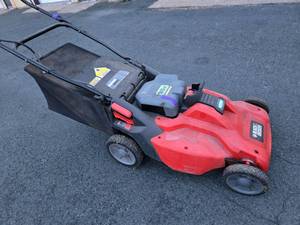 lot 288 image: Working BLACK & DECKER 36V Electric Lawnmower wBattery & Charger