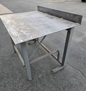 lot 294 image: Great Heavy Duty Solid Steel Workbench Table #1