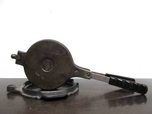 lot 247 image: Vintage JOTUL Norway Cast Iron Krumkake Maker With Stand