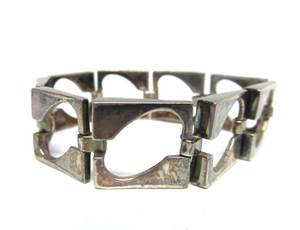 lot 11 image: Vintage Modernist Sterling Silver Box Bracelet