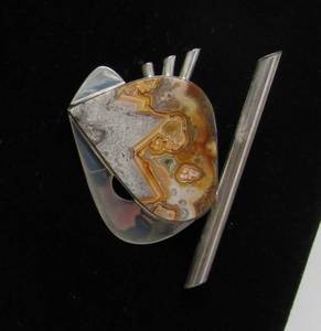 lot 27 image: Signed Modernist Sterling Silver Sliced Agate Brooch from Stone Metal Studio