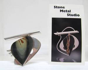 lot 38 image: Signed Modernist Sterling Silver Sliced Agate Brooch from Stone Metal Studio