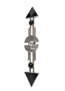 lot 46 image: Excellent Signed Sterling Silver & 2-Toned Onyx Double Sided Arrow Brooch