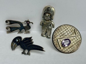 lot 33 image: Lot of 4 Vintage 900 Silve Ecuadorian BroochesPendants