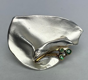 Sculptural Modernist Signed Sterling Silver &amp; Green Gemstone Brooch Pendant