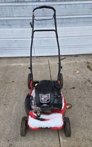 lot 12 image: Briggs & Stratton 725EXi Series Lawn Mower with Recycling Mulcher