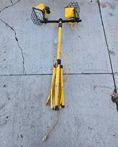 lot 27 image: Yellow Dual Head Portable Work Light with Tripod Stand