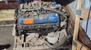 lot 35 image: Ford 7.0L 460 V8 Engine and Automatic Transmission - untested