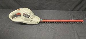 lot 40 image: Craftsman 20-Inch Electric Hedge Trimmer