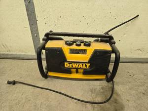 lot 49 image: DEWALT Worksite RadioCharger with Cord