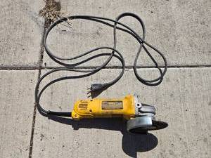 lot 73 image: Used DEWALT D28110 4 12-inch Small Angle Grinder
