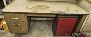 lot 112 image: Used Metal Workbench with Drawers and Lockable Cabinet