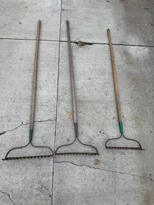 lot 121 image: Set of 3 Vintage Metal Garden Rakes with Wooden Handles
