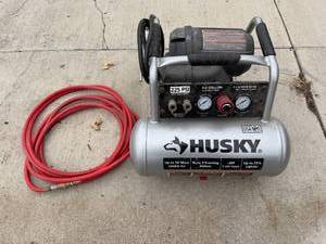 lot 122 image: Husky 4 Gallon Portable Air Compressor with Hose