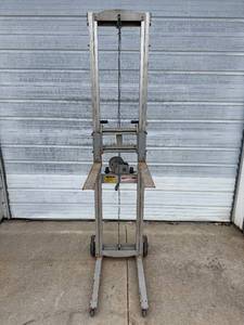 lot 126 image: Genie Lift GL-12 Material Lift with Manual Winch