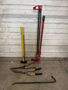 lot 184 image: Set of Hand Tools Farm Jack, Sledgehammer, Hedge Shears, and Pruning Shears