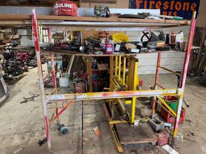 lot 220 image: Used Adjustable Scaffolding System with Mechanical Lift