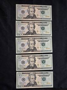 lot 8 image: Set of 5 Series 2013 Consecutive $20 US Federal Reserve Notes