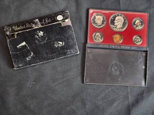 lot 11 image: 1974 United States Proof Set with Original Packaging - Kennedy Half Dollar, Eisenhower Dollar, Washington Quarter, Roosevelt Dime, Jefferson Nickel, Lincoln Cent