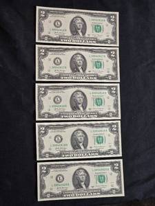 lot 76 image: Lot of 5 Consecutive Uncirculated Series 2003 $2 Bills