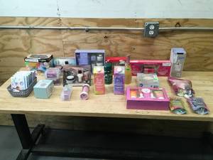 lot 125 image: Lot of Assorted Bath Items