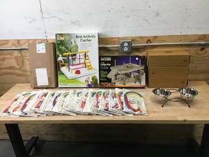 lot 201 image: Lot of Assorted Pet Supplies