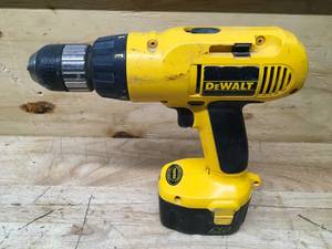 lot 236 image: DeWalt Adjustable Clutch Cordless 38 VSR Drill Model # DW991