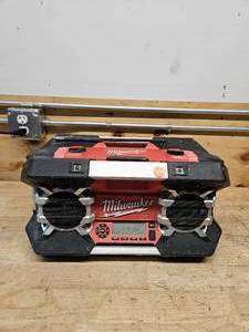 lot 193 image: MILWAUKEE JOBSITE RADIO 2790-20 (Tool Only)