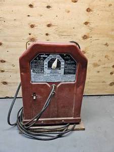 lot 199 image: LINCOLN ELECTRIC 225 Amp ArcStick Welder AC225S, 230V