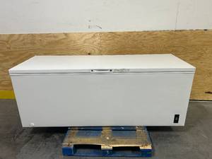 lot 47 image: FRIDGIDAIRE 25 Cu. Ft. Chest Freezer Model FFCL2542AW