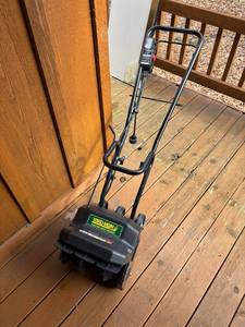 lot 4A image: Yard-Man Electric Snow Thrower