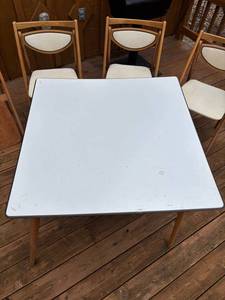 Stakmore Vintage Folding Chairs and Table Set