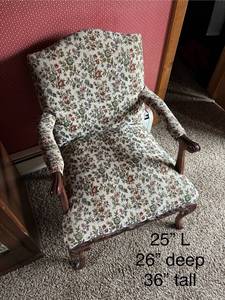 lot 33 image: Vintage Floral Accent Armchair