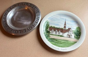 lot 38 image: Decorative Plates Set - Hammarby & LOVE