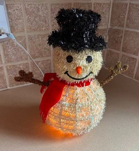 lot 40 image: Vintage Illuminated Snowman Christmas Decoration