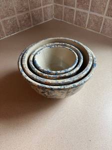 lot 156 image: Vintage Stoneware Nesting Bowls Set