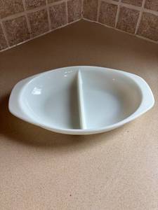 lot 159 image: Pyrex Divided Serving Dish