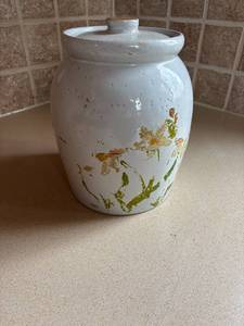 lot 162 image: Vintage Ceramic Storage Jar