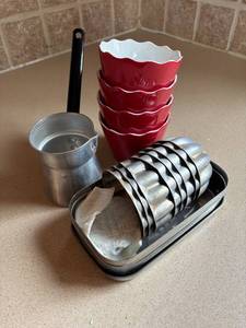 lot 163 image: Vintage Coffee Pot & Baking Set