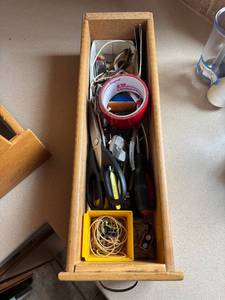lot 174 image: Mixed Household and Kitchen Tools Lot