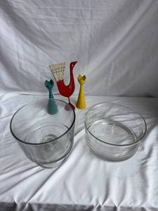 lot 175 image: Mid Century Modern Hemslojden Boras Style Wooden Candlesticks and Dala Rooster with Glass Triffle Bowl and Serving Bowl