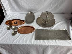 lot 178 image: Vintage Metal Tray Lot & Serving Stand