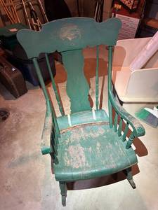 lot 223 image: Vintage Wooden Rocking Chair