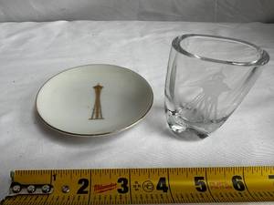 lot 132 image: Vintage Souvenir Dish & Glass from Seattle (Space Needle) and Uppsala Sweden