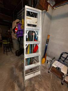 lot 215 image: Aluminum Step Ladder for Home Use